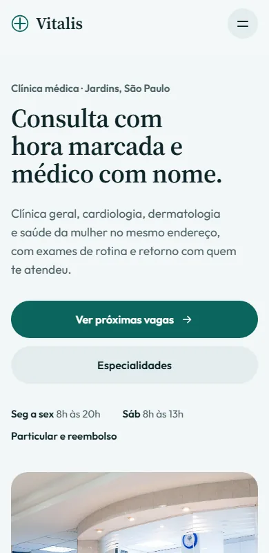 Página da Vitalis Clínica no celular